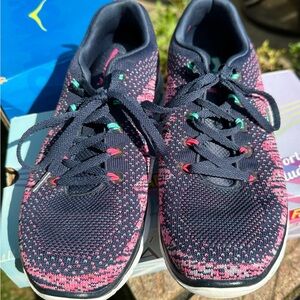 Skechers Skech-knit shoes women’s 9.5 B excellent!